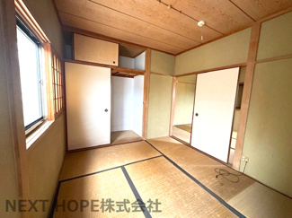 【和室】 | 川西市錦松台中古テラスハウス | ２階和室です♪天袋付きの押入れも有り、たくさんの収納ができます！リフォームのご相談も承ります(^^)※リフォーム費用は別途要です。