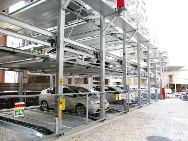 KAGAYAKI SQUAREの駐車場