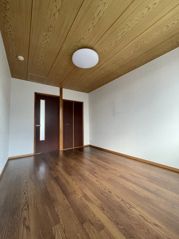 長森マンション西棟の洋室