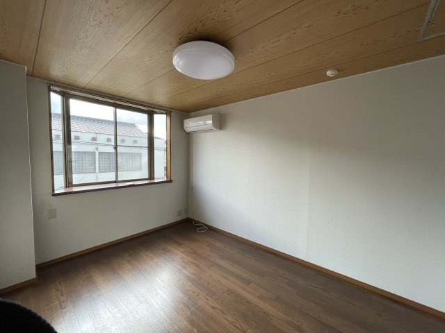 長森マンション西棟の洋室