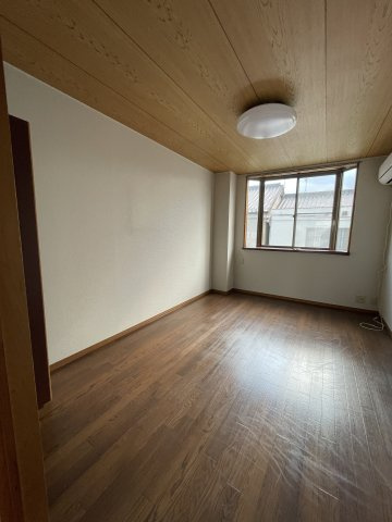 長森マンション西棟の洋室
