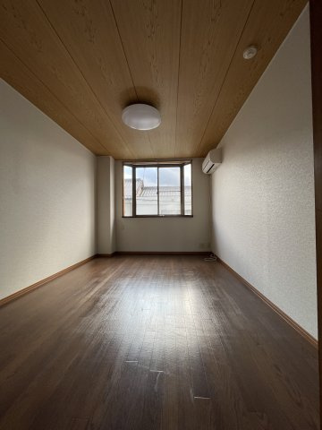 長森マンション西棟の洋室