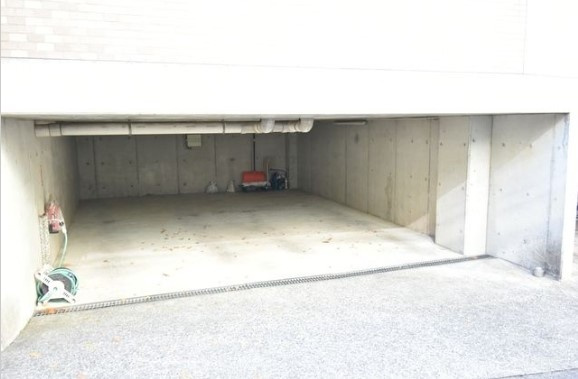 川崎市麻生区上麻生３丁目の賃貸マンションの駐車場