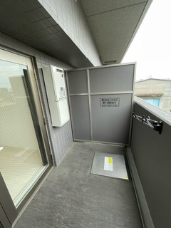 【バルコニー】 | ワールドアイ梅田WEST | 陽当たり良好なバルコニーです