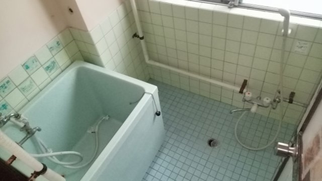 落ち着いた空間のお風呂です