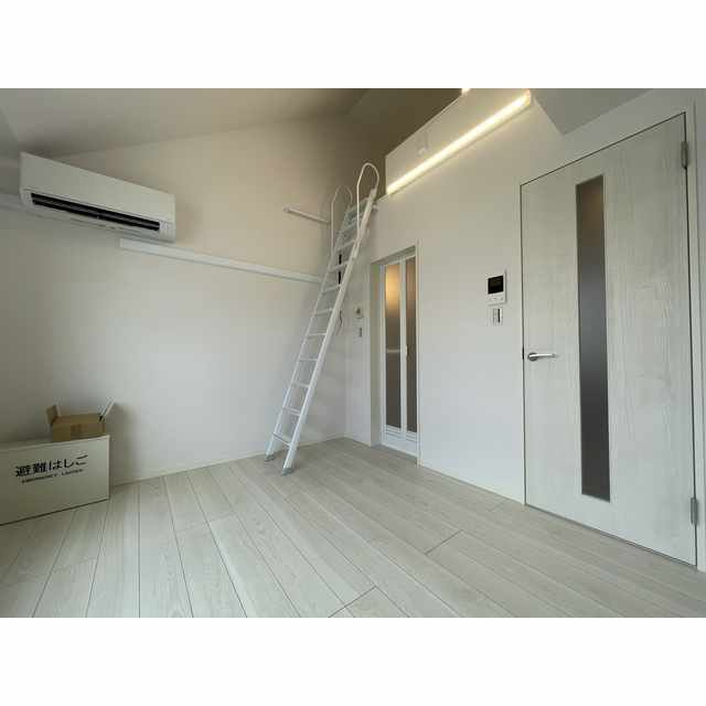 エクセラン高砂の洋室