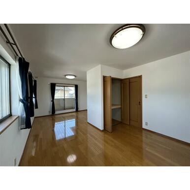 すずかけ台貸家の洋室