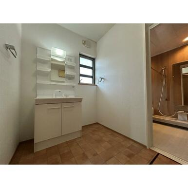 すずかけ台貸家の独立洗面台