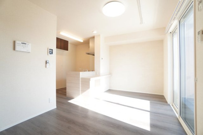 【居間・リビング】 | リンカーン源 | ※同物件・反転タイプの写真です。