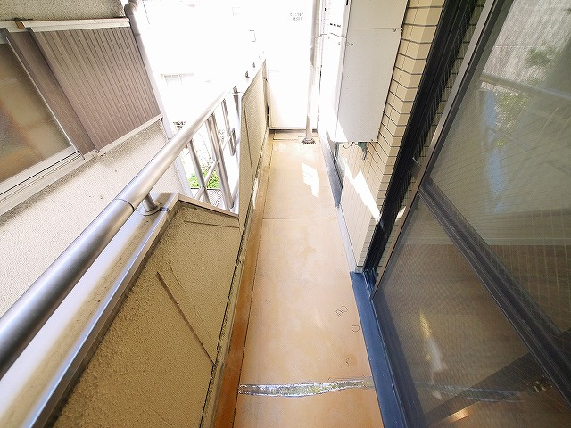 グローバルプラザのバルコニー|暖かな日差しのふりそそぐバルコニー