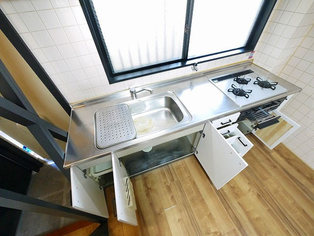 グローバルプラザのキッチン|コンパクトなキッチンで掃除もラクラク