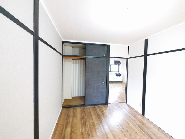 グローバルプラザの洋室|明るい洋室です