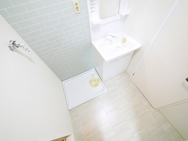 グローバルプラザの洗面所|明るい洗面所です