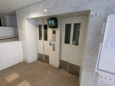 【その他共用部分】 | 新山下ベイシティ第六号棟 | お買い物時やベビーカーの出し入れに便利なエレベーター付です。混雑時にも便利な2基付。