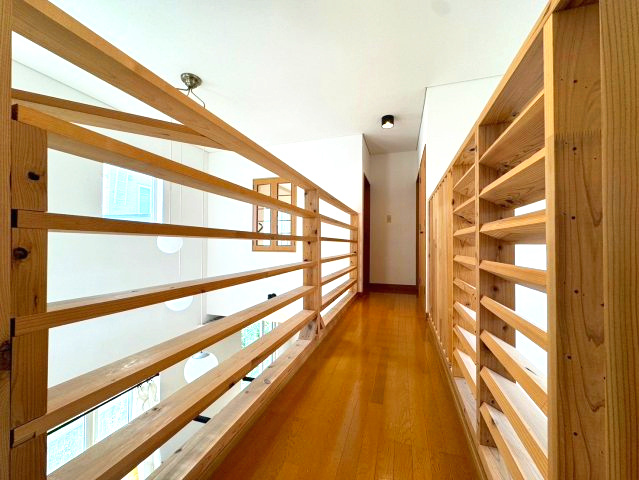西区平和3条７丁目　一戸建ての内装|オシャレな廊下♪