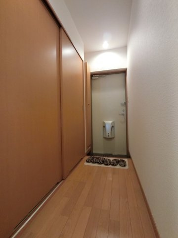 【玄関】 | クラウンズワン箱崎 | 別号室の写真になります。現況優先。