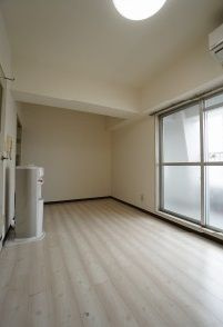 【居間・リビング】 | オーベルウェルス天神 | 別号室の写真になります。現況優先。