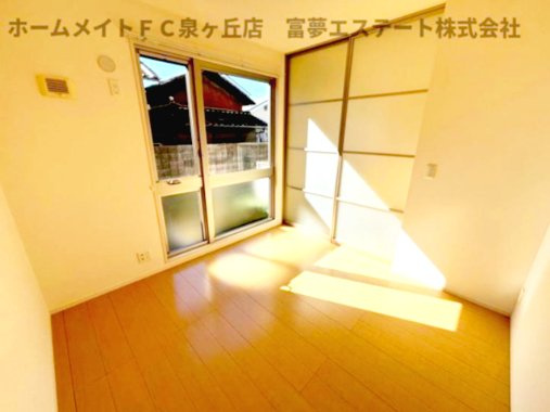 メゾン松之浜Ⅱの洋室|4.5帖洋室　リビングと洋室の間仕切りを閉めたとき