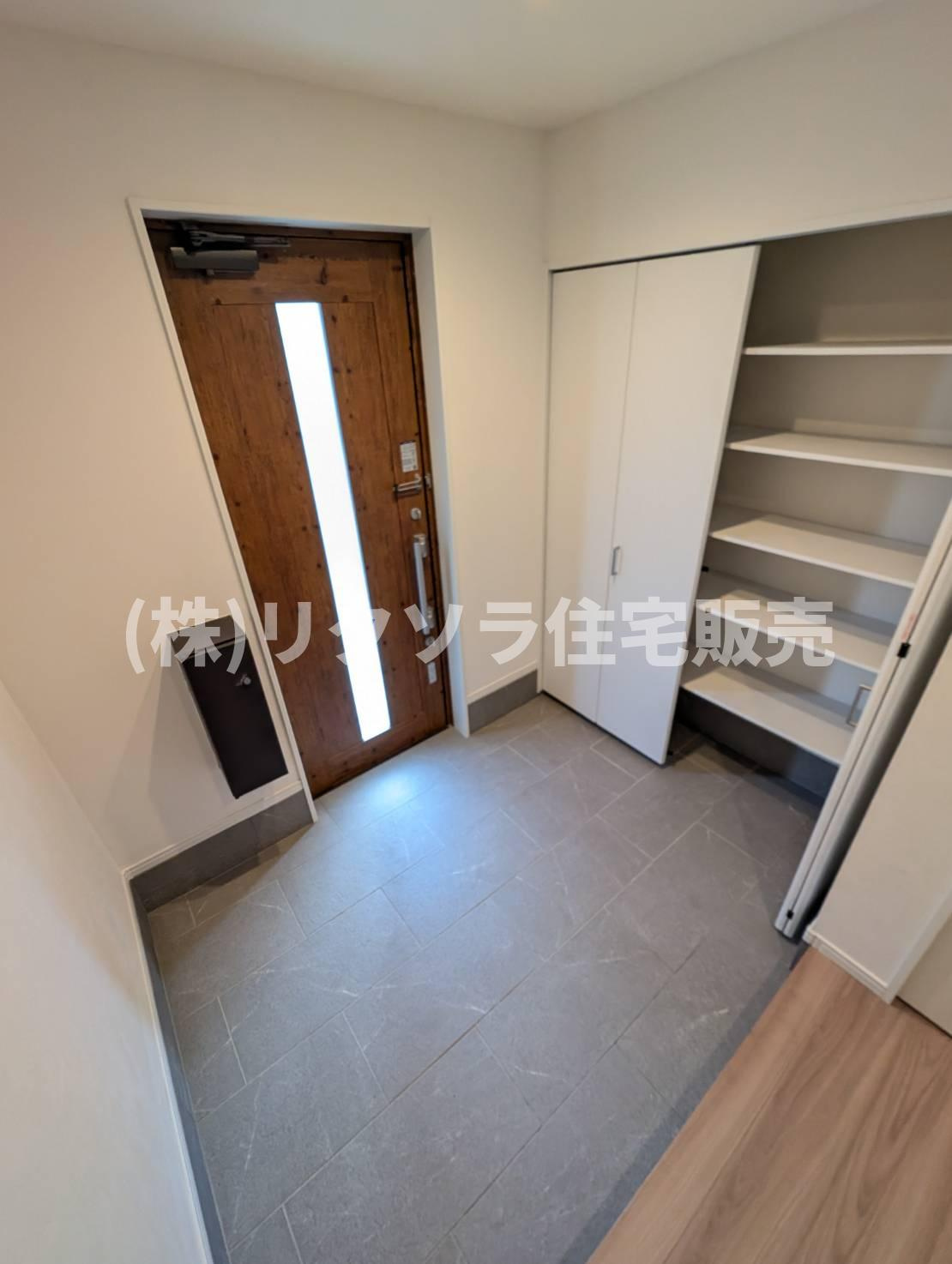 伊加賀栄町　中古一戸建てのその他共用部分|玄関内部
■物件内覧・資金計画相談・住宅ローン相談、リフォーム相談、お問合せ受付中■
※当日・翌日のご内覧、ご相談はお電話でのお問合せがスムーズです！