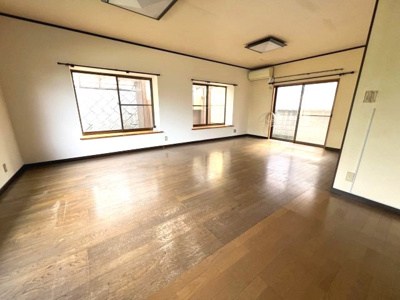 【居間・リビング】 | 横代東町三丁目　戸建