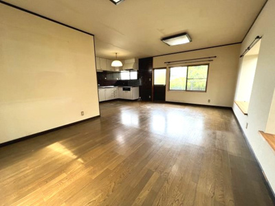 【居間・リビング】 | 横代東町三丁目　戸建