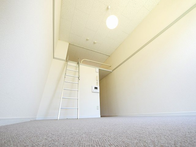 レオパレス秋桜の居間・リビング|使いやすいリビングです