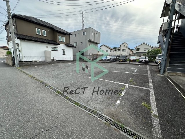 MISTRAL岡田の駐車場