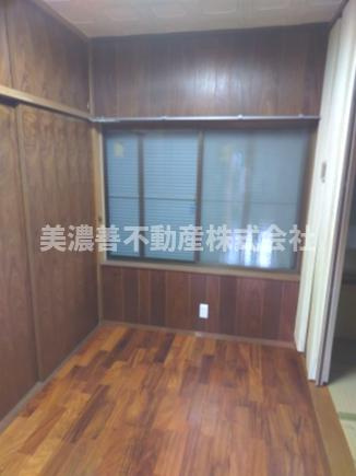 ６３５７４　各務原市那加前野町三丁目中古戸建ての洋室