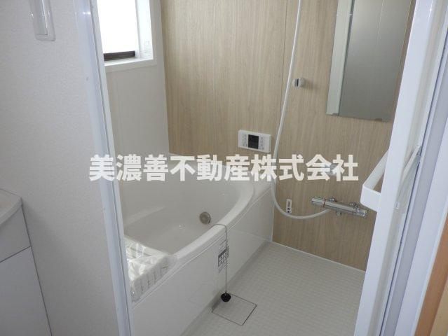 ６３５７４　各務原市那加前野町三丁目中古戸建ての浴室