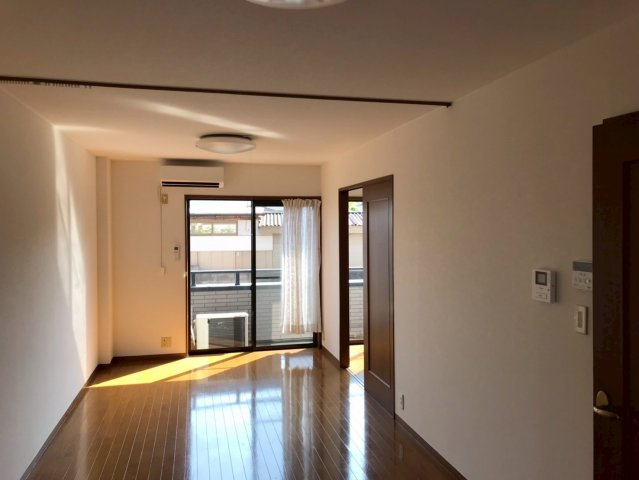 マイシャトー平須の居間・リビング|陽当たり良し♪