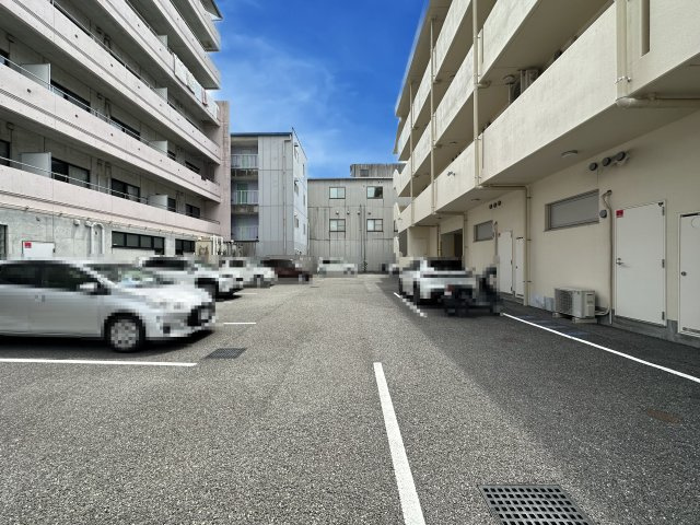 HARIMAYA STAYSの駐車場