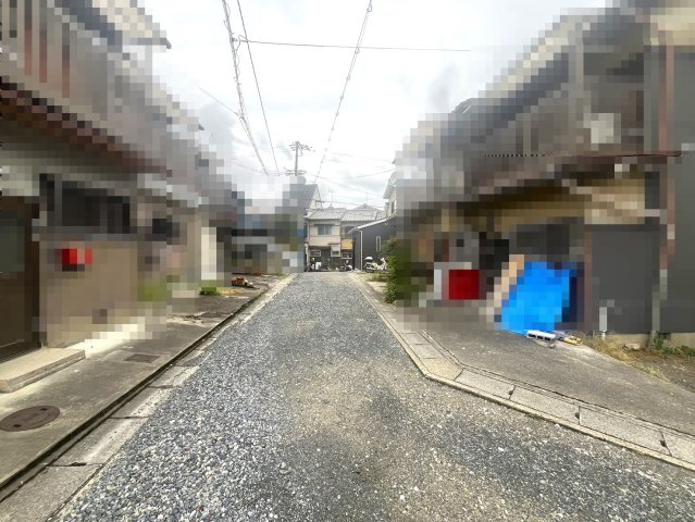 ◆閑静な住宅地◆お財布に優しいオール電化住宅◆各居室６帖以上◆駐車２台可能◆西野山桜ノ馬場町の前面道路含む現地写真|前道(２０２４年９月撮影)