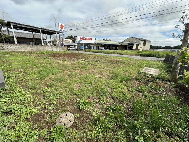 香取市府馬　平家中古戸建の庭|内装リフォーム済み令和6年9月 ３LDK+ビルトインガレージ（リモコンシャッター）敷地約182坪
トイレ2ヶ所あり