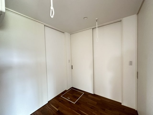 香取市府馬　平家中古戸建のランドリースペース|内装リフォーム済み令和6年9月 ３LDK+ビルトインガレージ（リモコンシャッター）敷地約182坪
トイレ2ヶ所あり