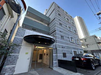 【外観】 | 鉄筋コンクリート造のがっちりとした建物。
