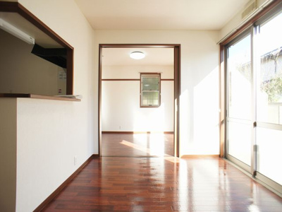 【居間・リビング】 | レジデンス・ノヴァG | 便利な室内物干し付きです♪