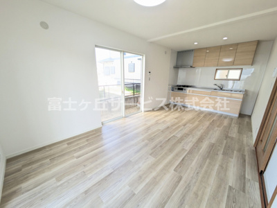 【居間・リビング】 | 豊橋市若松町 中古戸建て  | リビングです