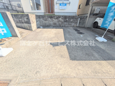 【駐車場】 | 豊橋市若松町 中古戸建て  | ２台駐車可能です