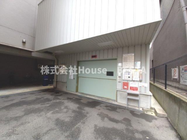 プラチナコートの駐車場