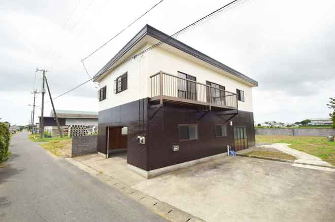 匝瑳市新堀　倉庫付中古戸建の外観パース|内外装リフォーム済み令和6年9月 1階電動シッターガレージ倉庫３LDK 敷地約152坪 海徒歩約4分