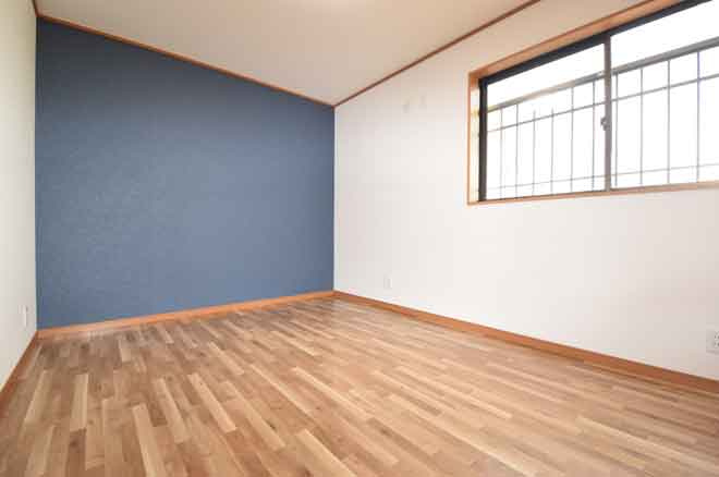 匝瑳市新堀　倉庫付中古戸建の洋室|内外装リフォーム済み令和6年9月 1階電動シッターガレージ倉庫３LDK 敷地約152坪 海徒歩約4分