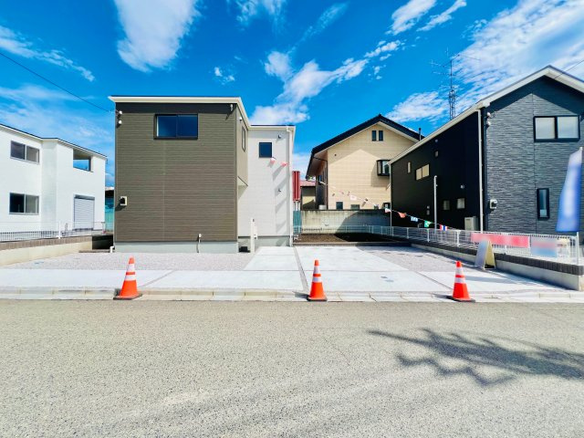 沼田桜町の外観|駐車スペース2～3台可能♪お庭のスペースも十分に確保♪