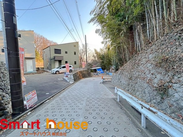 厚木市温水　新築3棟の前面道路含む現地写真