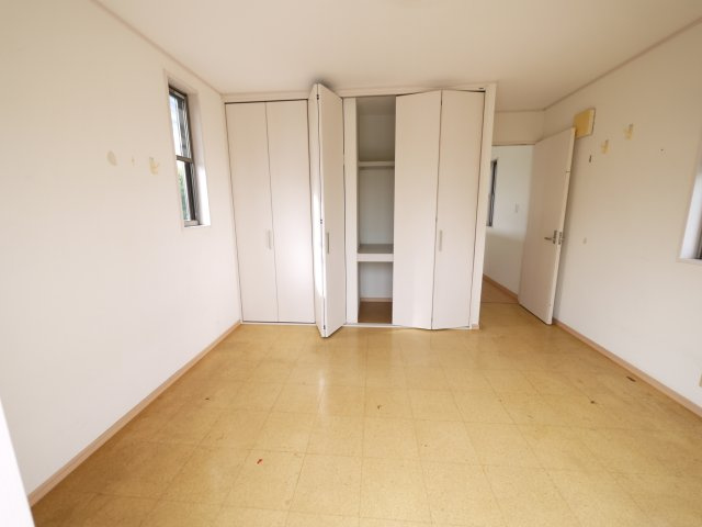 山武市津辺　大型中古戸建の洋室|敷地約514坪 7SSLDKK+２SSSSK平家2世帯住宅 社宅などに JR総武本線成東駅徒歩約9分