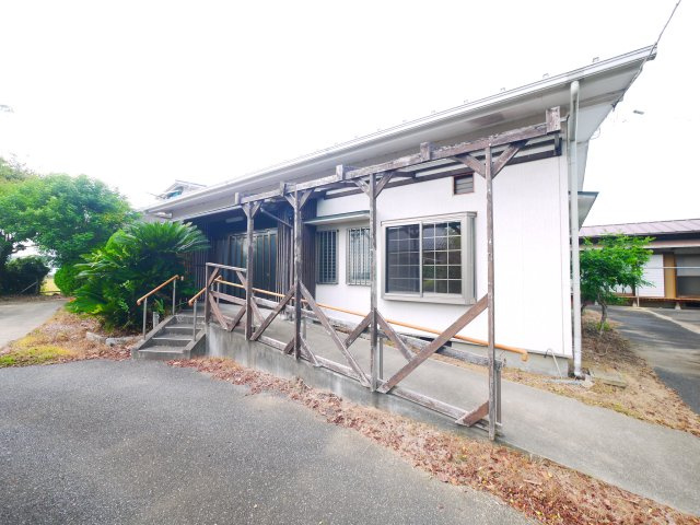 山武市津辺　大型中古戸建の外観|敷地約514坪 7SSLDKK+２SSSSK平家2世帯住宅 社宅などに JR総武本線成東駅徒歩約9分