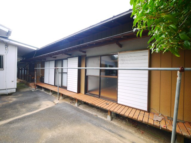 山武市津辺　大型中古戸建の外観|敷地約514坪 7SSLDKK+２SSSSK平家2世帯住宅 社宅などに JR総武本線成東駅徒歩約9分