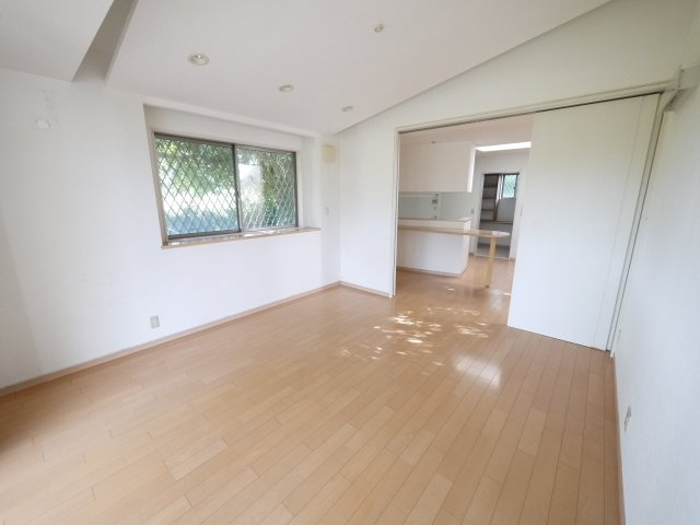 山武市津辺　大型中古戸建の居間・リビング|敷地約514坪 7SSLDKK+２SSSSK平家2世帯住宅 社宅などに JR総武本線成東駅徒歩約9分