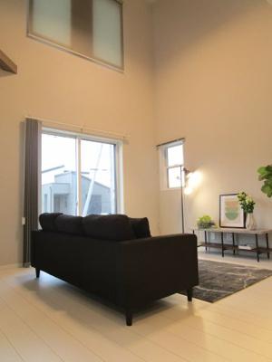 【居間・リビング】 | CLEIAS TOWN水戸市東野町【全2棟】 | LDK■吹き抜けで解放感があります。家族が自然と集まる居心地の良い空間でうね！