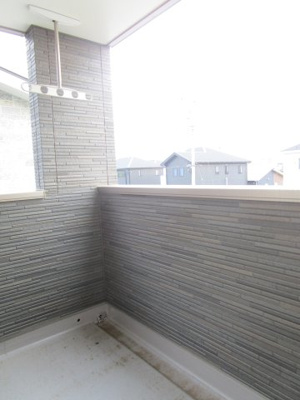 【バルコニー】 | CLEIAS TOWN水戸市東野町【全2棟】 | バルコニー■南面のインナーバルコニーで毎日のお洗濯もラクラク快適

