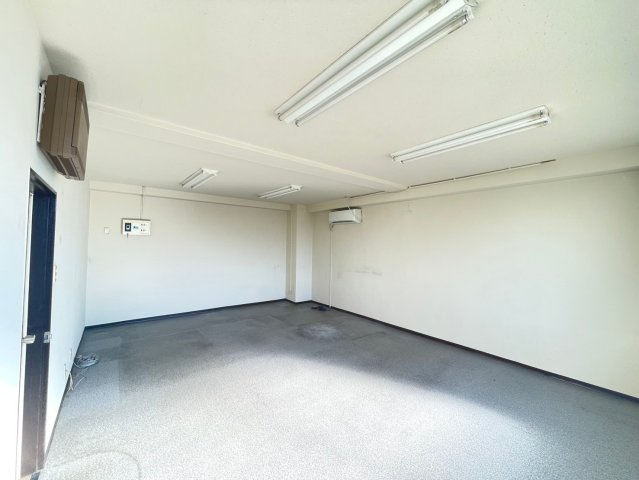 一つ山ビルの内装